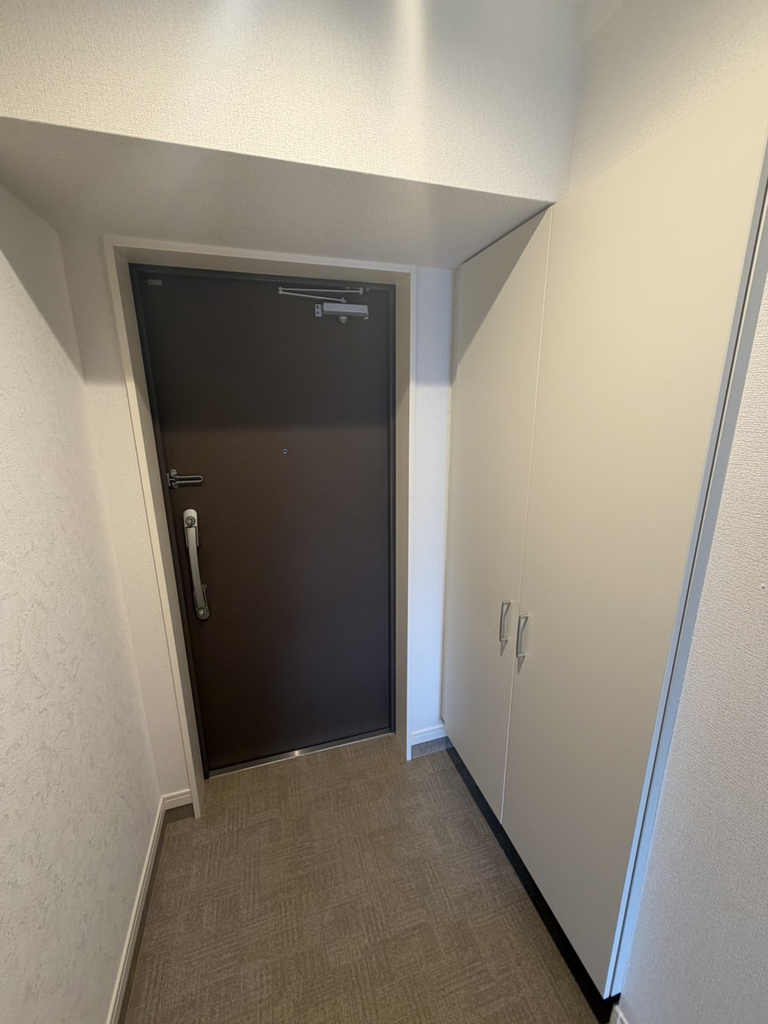 玄関　505号室参照