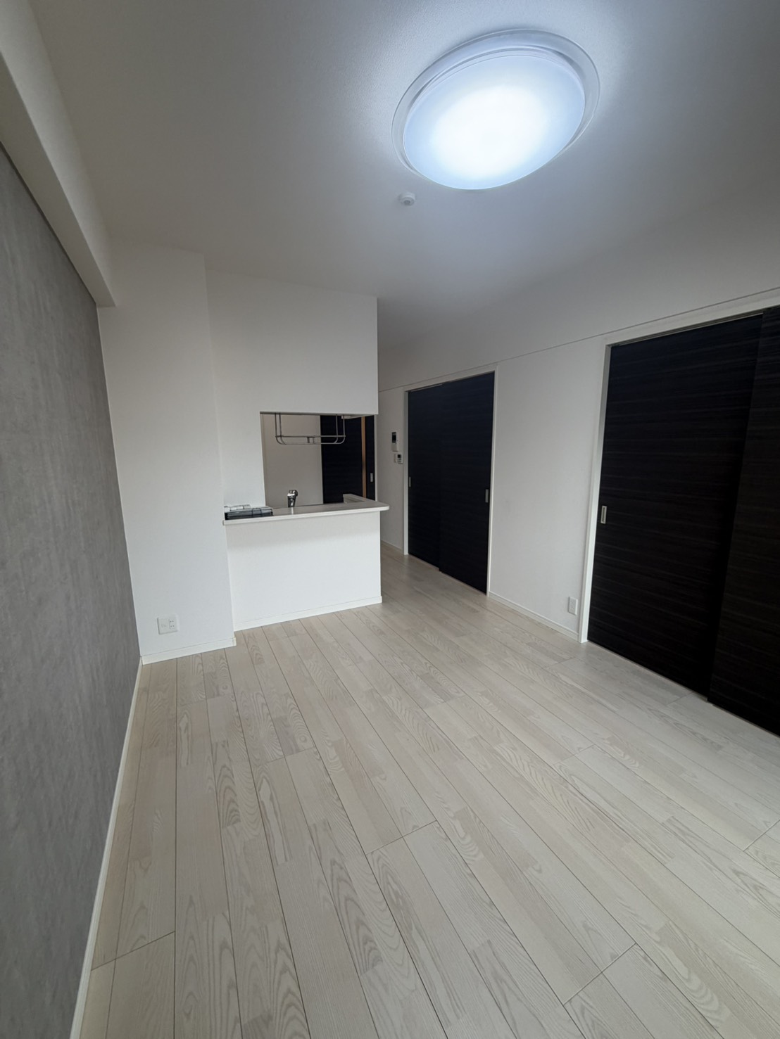 居室・リビング　505号室参照