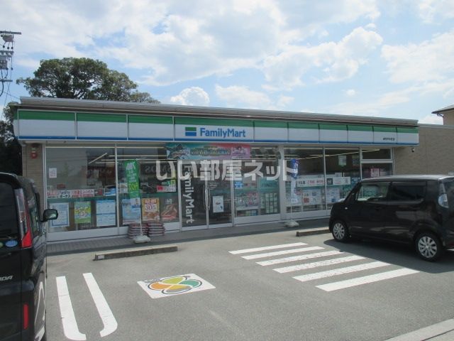 コンビニ　ファミリーマート 津市戸木町店（コンビニ）まで2824m