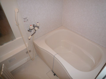 バス・シャワールーム　鏡が付いているのはうれしいポイントです♪