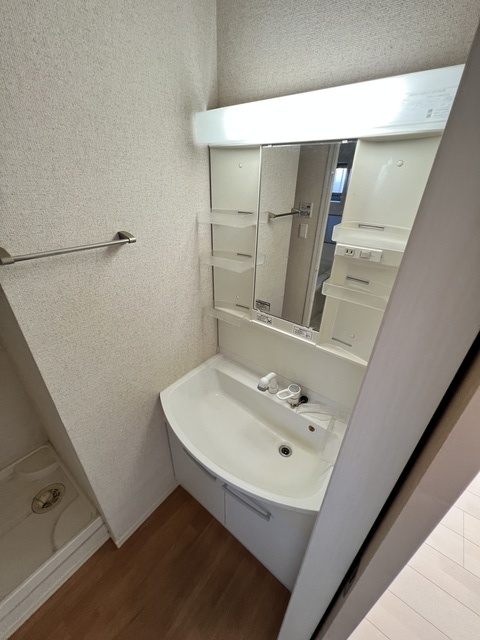 洗面設備　クリーニング前の写真になります。