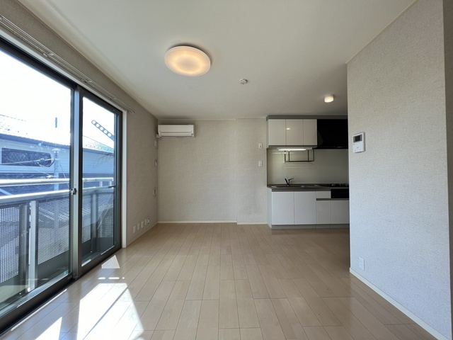 居室・リビング　クリーニング前の写真になります。