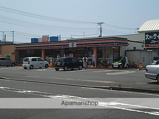 コンビニ　セブンイレブン（コンビニ）まで717m