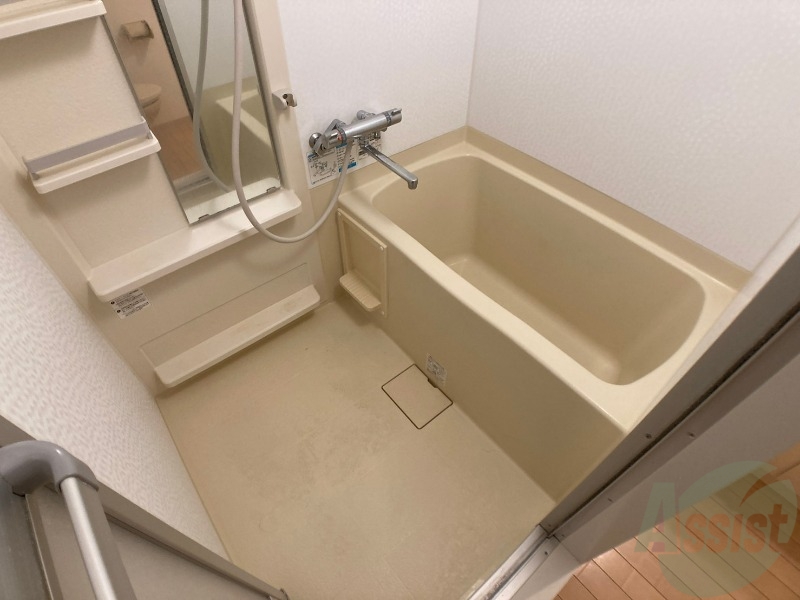 バス・シャワールーム　バスルームはこちらです。広々としてゆったり休めます。