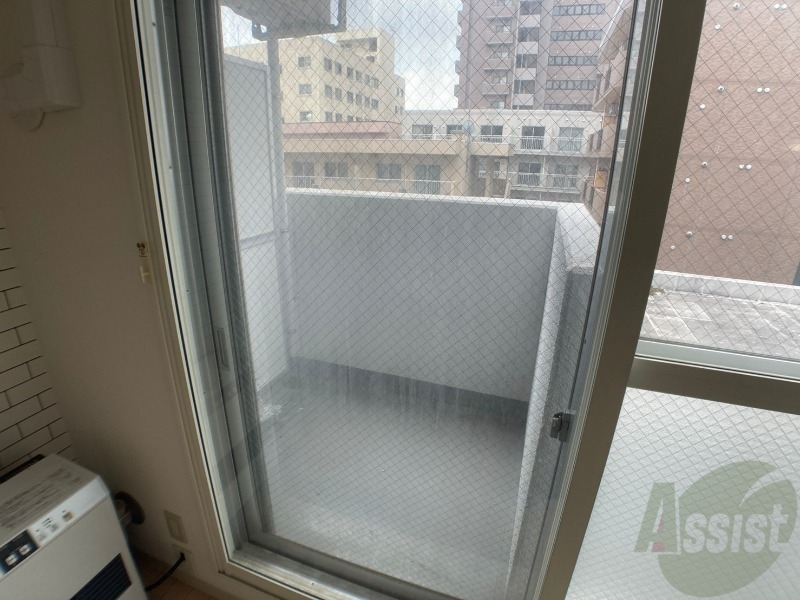 バルコニー　こちらはバルコニー。洗濯物が干せるようになっています。