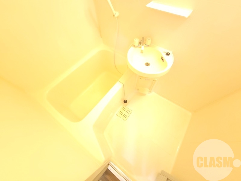 バス・シャワールーム　きれいにリフォームされています♪