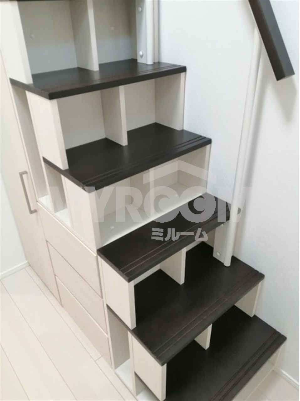 収納　ロフトへの階段はクローゼット＆小物入れ☆