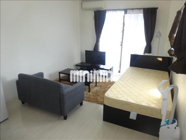 居室・リビング　家具家電付きのお部屋です。