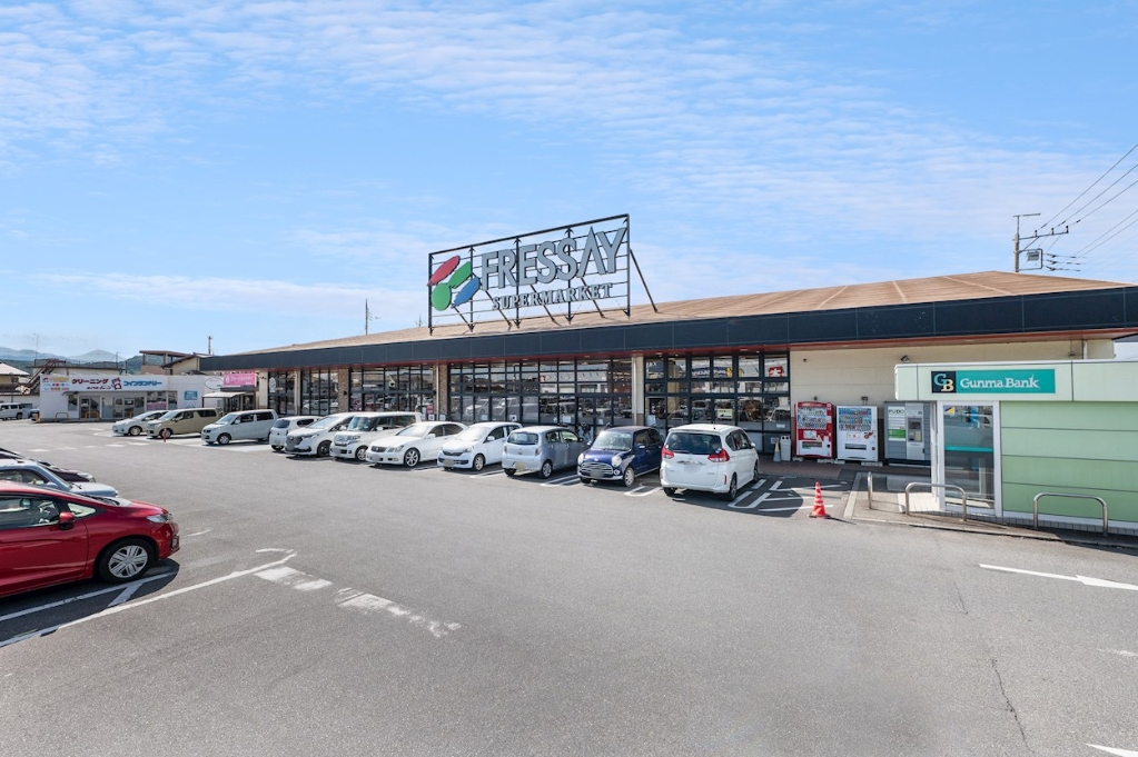 スーパー　FRESSAY(フレッセイ) 倉賀野西店（スーパー）まで630m
