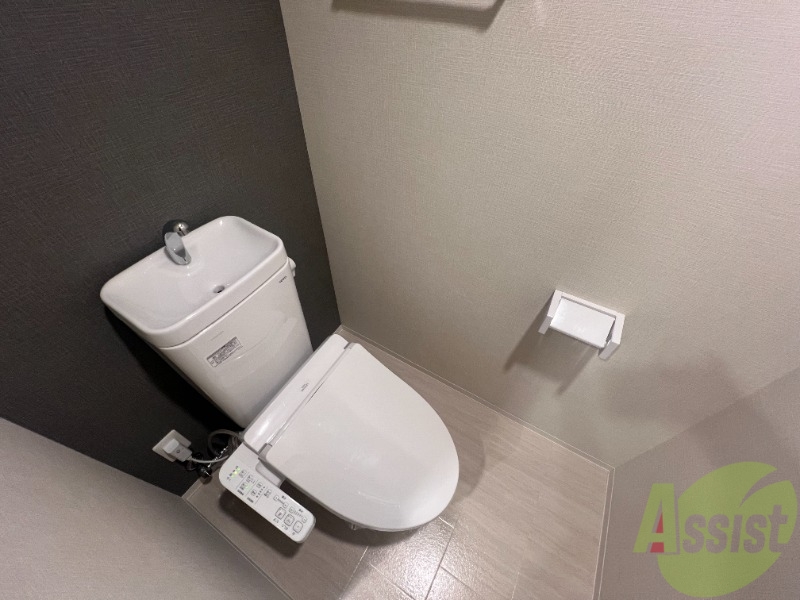 トイレ　温水洗浄便座でウォシュレットもついているので快適です