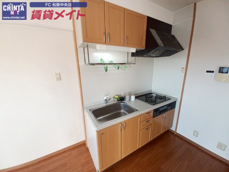 キッチン　同物件別室反転写真