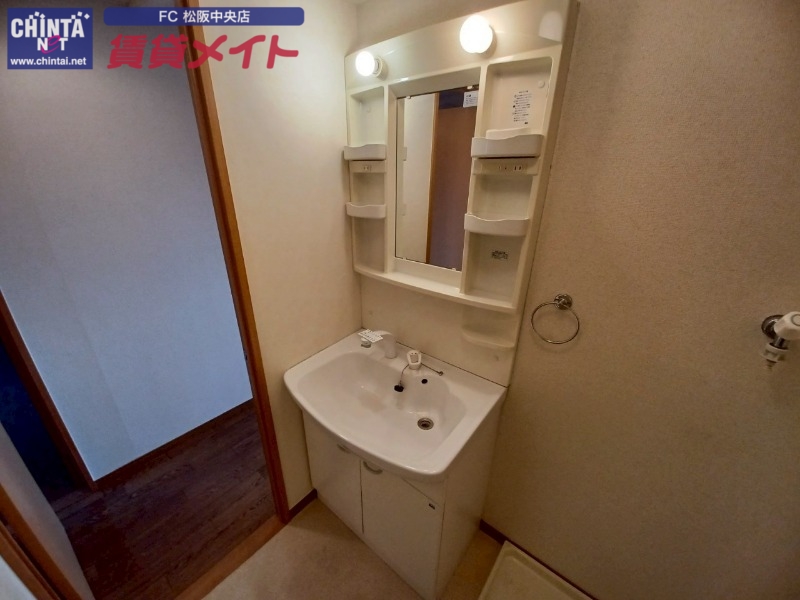 洗面設備　同物件別室反転写真