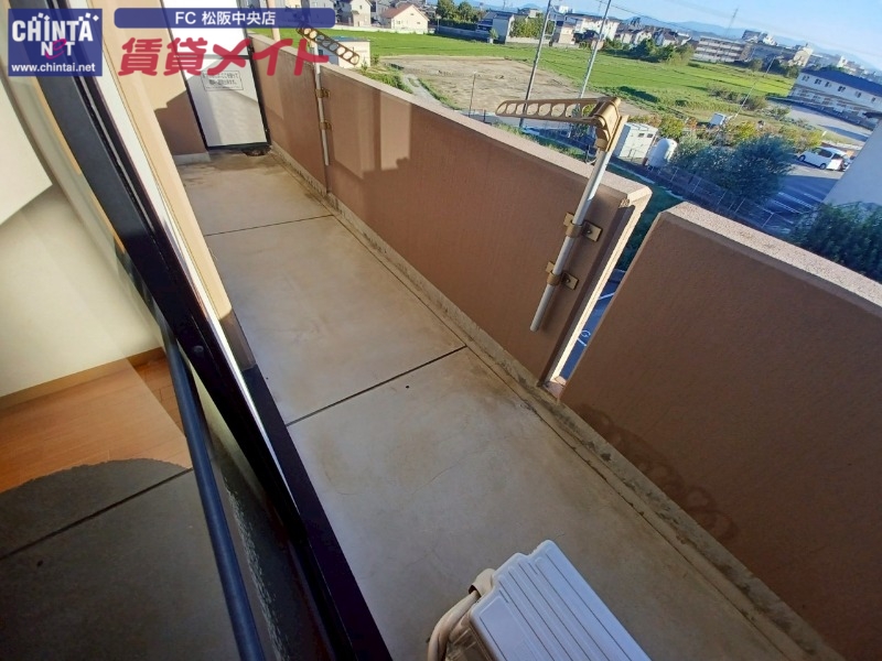 バルコニー　同物件別室反転写真