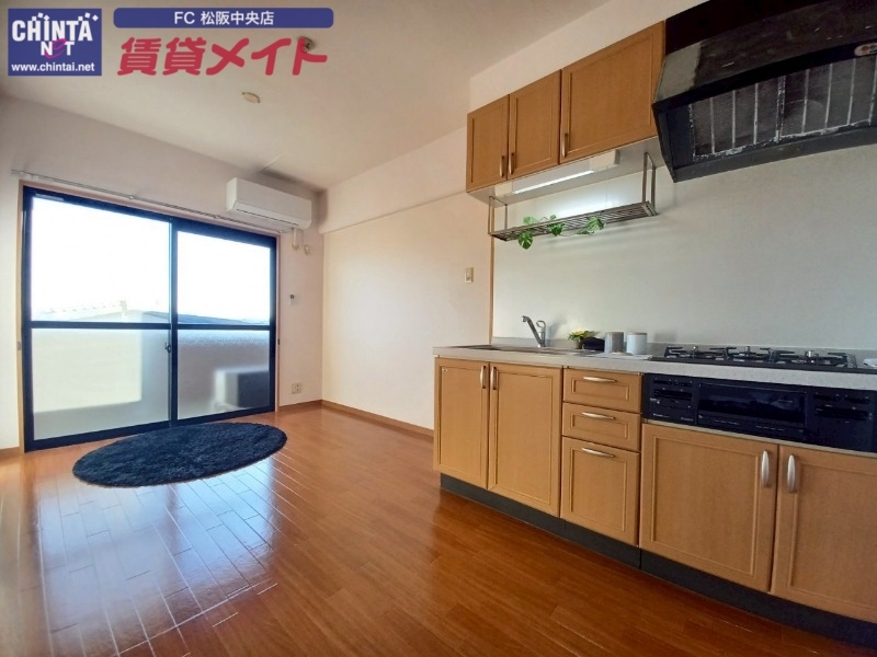 居室・リビング　同物件別室反転写真