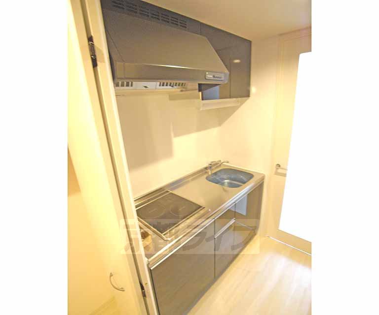 キッチン　ブラックで落ちついた雰囲気です。