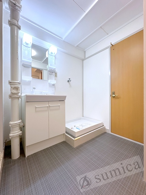 洗面設備　洗面台独立、洗髪洗面化粧台で朝の身支度もはかどります。