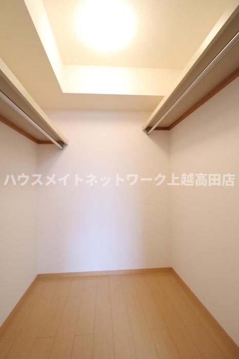 収納　ウォークインクローゼット