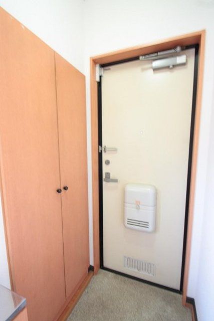 玄関　※別号室の参考写真