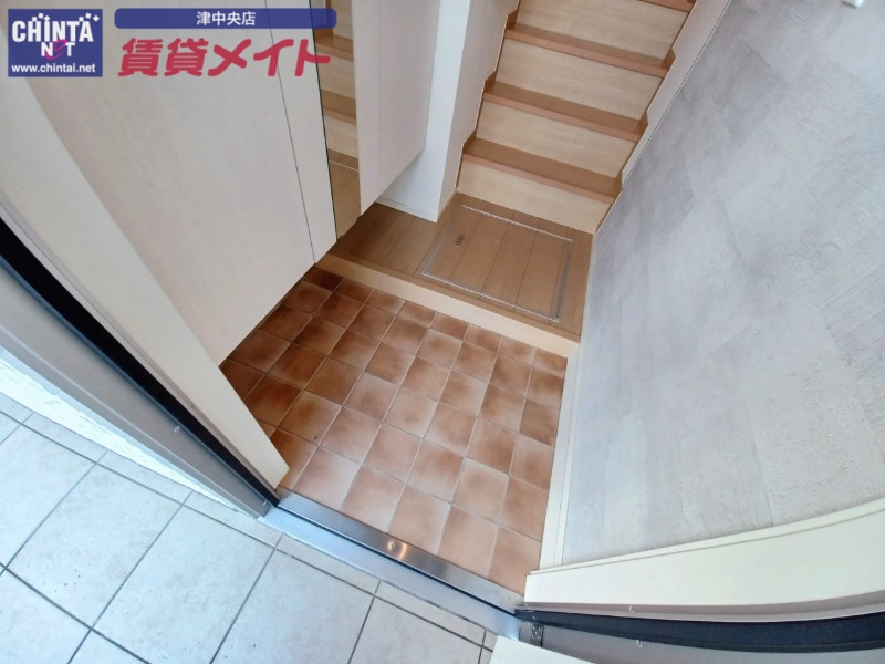 玄関　反転タイプ参考写真