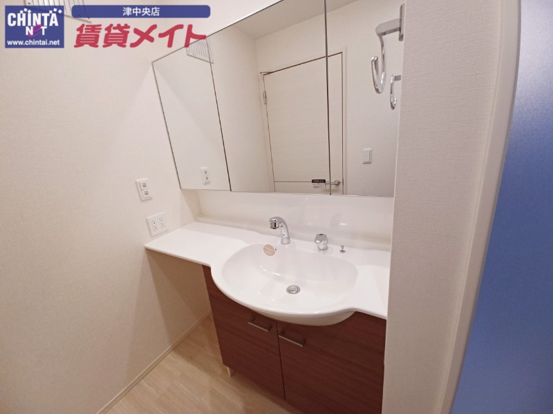 洗面設備　反転タイプ参考写真