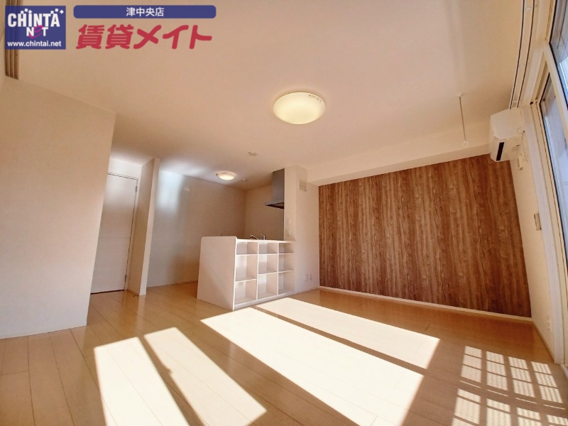 居室・リビング　反転タイプ参考写真