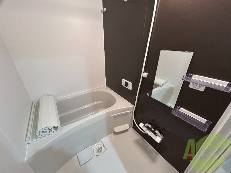 バス・シャワールーム　浴室乾燥機能の付いた便利な浴室です。ゆったりくつろげますね。