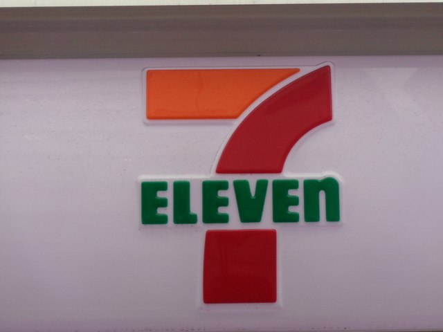 コンビニ　セブンイレブン南池袋1丁目南店（コンビニ）まで247m