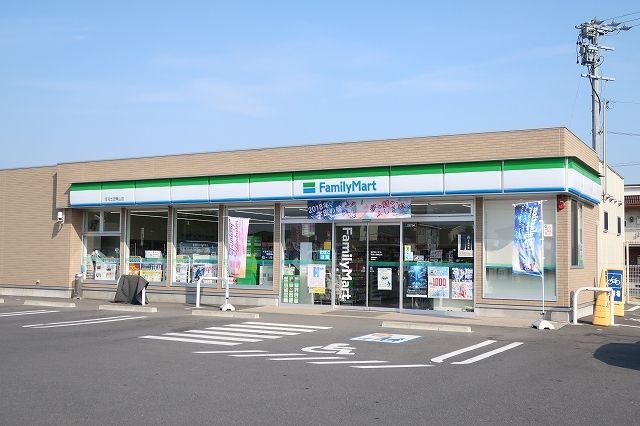 コンビニ　ファミリーマート（コンビニ）まで600m