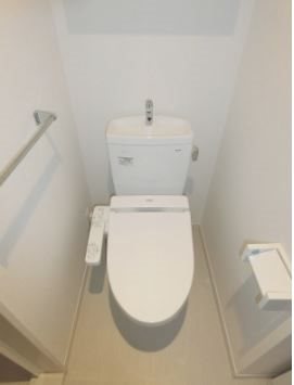 トイレ　別号室の参考写真となります