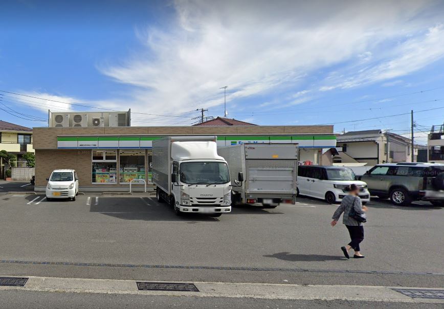コンビニ　ファミリーマート 座間ひばりが丘二丁目店（コンビニ）まで553m