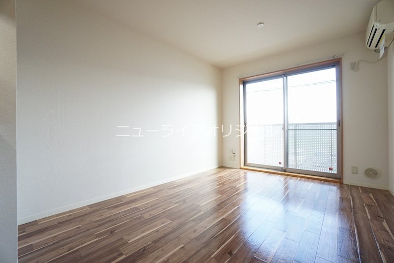 居室・リビング　11帖のリビング　エアコン完備