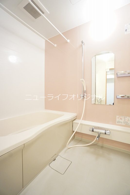 バス・シャワールーム　浴室には物干し付き