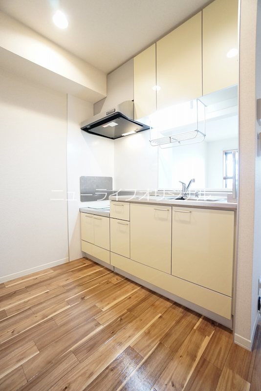 キッチン　キッチン上下に収納がございます。