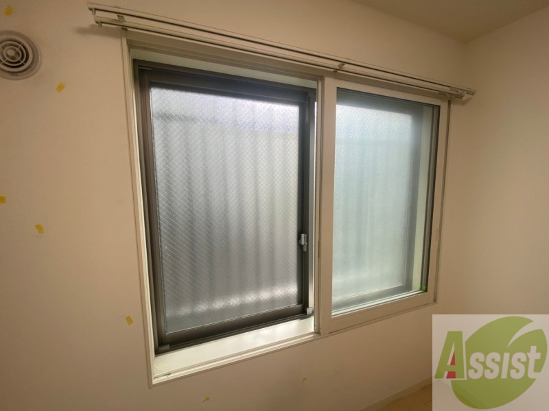 バルコニー　窓には安全対策の柵が付いているので安心ですね。