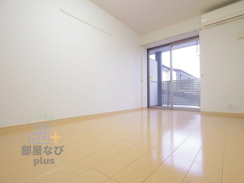 居室・リビング　※他号室写真です