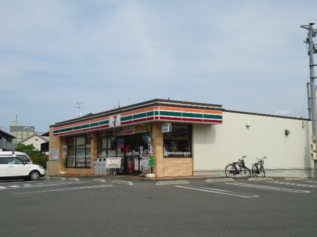 コンビニ　セブンイレブン岡山西市駅前店（コンビニ）まで334m