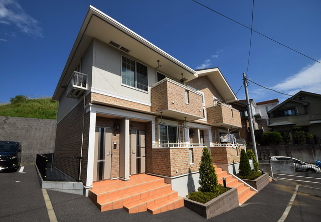 建物外観　～青い空っ、白い雲っ～