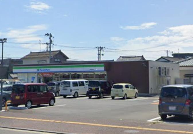 コンビニ　ファミリーマート 新潟長者町店（コンビニ）まで563m