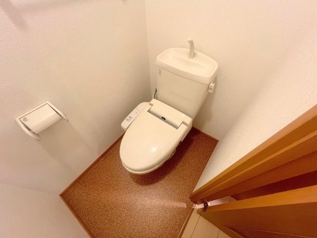 トイレ　清潔感のあるトイレは、誰もがリラックスできる空間です。