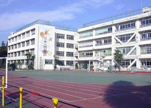 小学校　滝野川小学校（小学校）まで503m