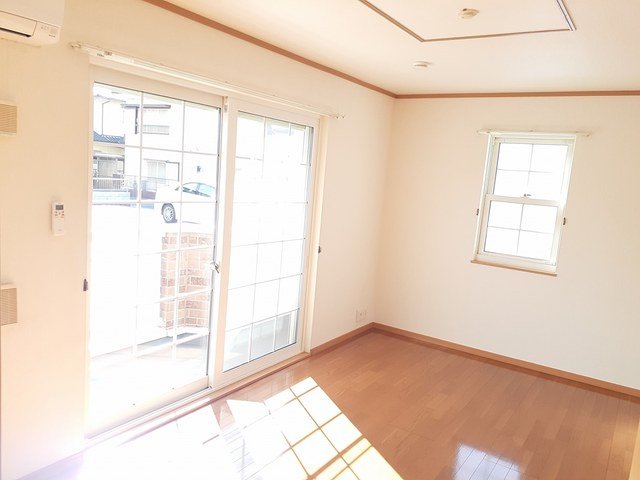 居室・リビング　こちらの居間で趣味の時間をお楽しみください