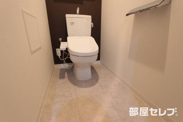 トイレ　清潔感のある色合いです