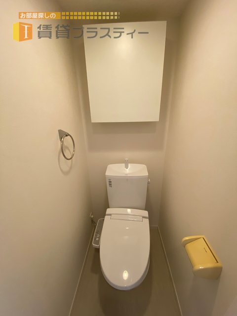 トイレ　収納棚ありますよ