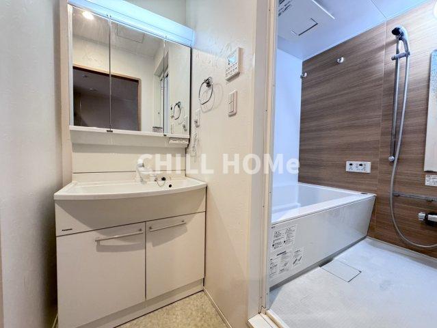 洗面設備　※写真は同型タイプのお部屋になります。