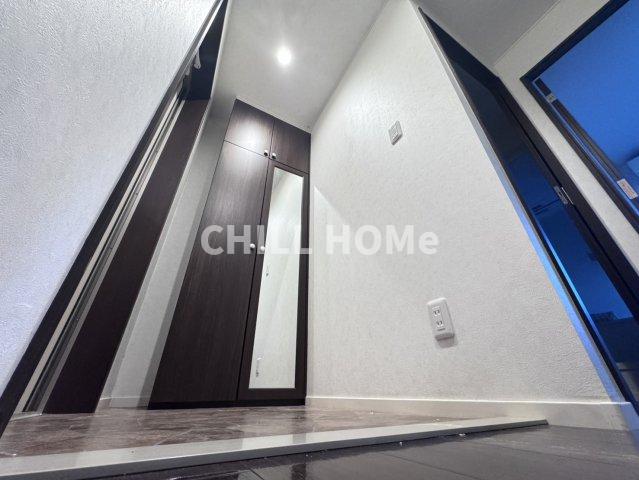 玄関　※写真は同型タイプのお部屋になります。