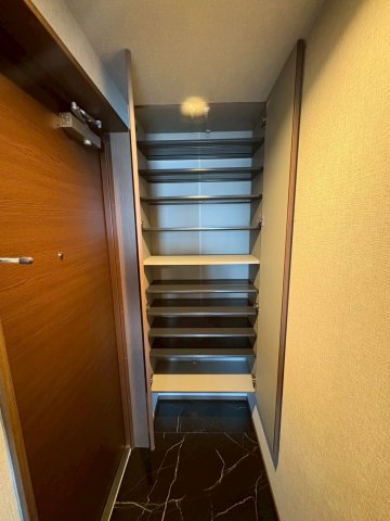 玄関　（別タイプ参考写真）VALUE MAISON higashi