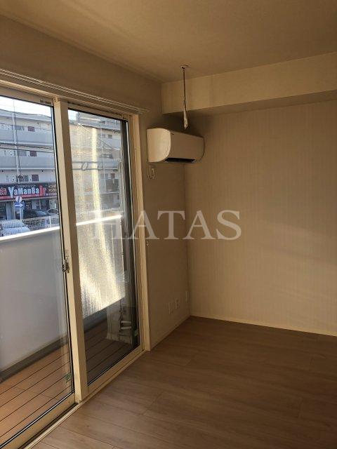 居室・リビング　同物件別部屋です。