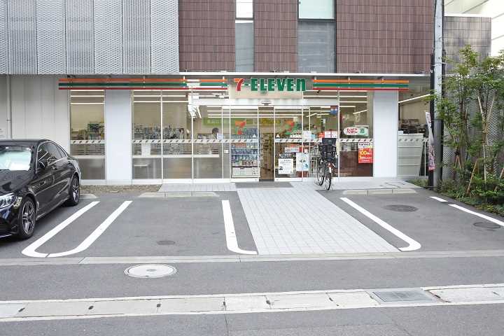 コンビニ　セブンイレブン（コンビニ）まで570m