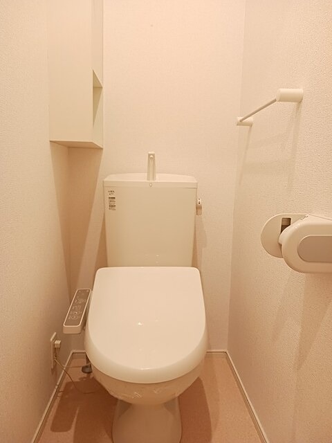 トイレ　温水洗浄便座です。