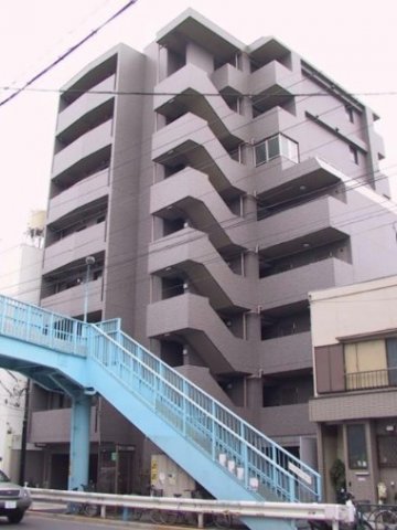 建物外観　鉄筋コンクリート造のがっちりとした建物。